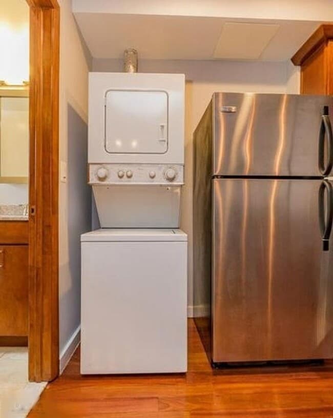 Building Photo - Charming Studio Condo in Shaw!