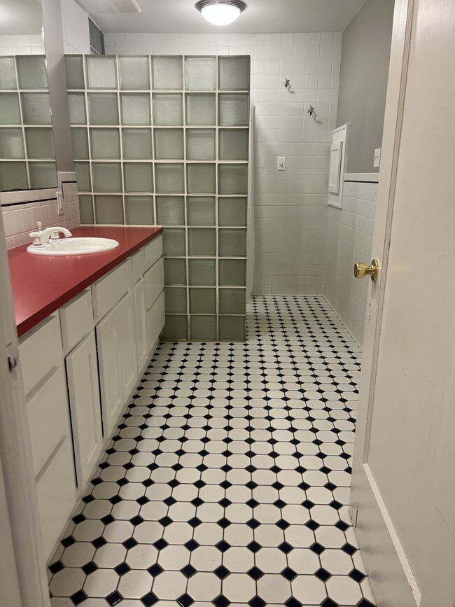 Building Photo - 405 Trenton St