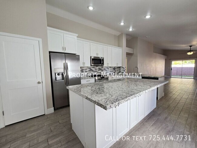 Building Photo - BEAUTIFUL 3 BED, 2 BATH HOME WITH OPEN FLO...