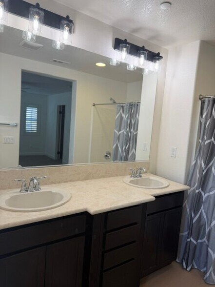 Building Photo - 37406 Paseo Violeta