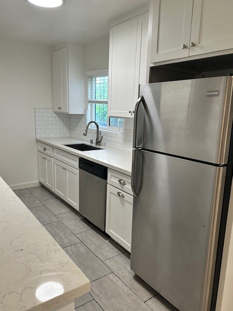 Building Photo - 7555 De Longpre Ave