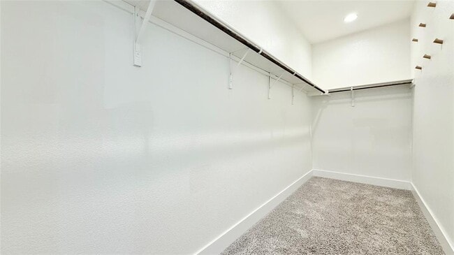 Building Photo - 600 Golden Glory Rd