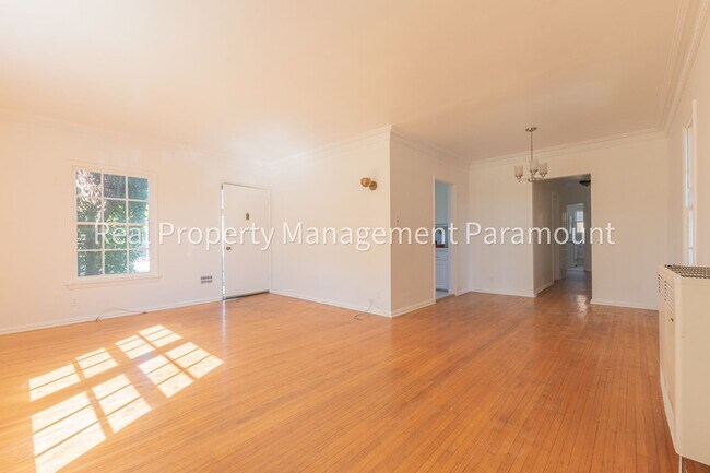 Building Photo - 1460 Orange Grove Ave