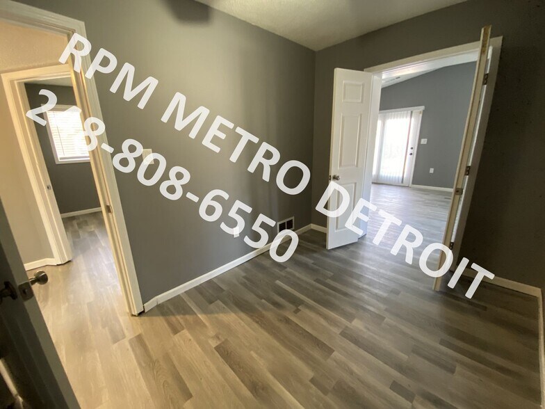 Building Photo - 28422 Parkwood St