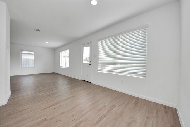 Building Photo - 19523 Manduca Dr