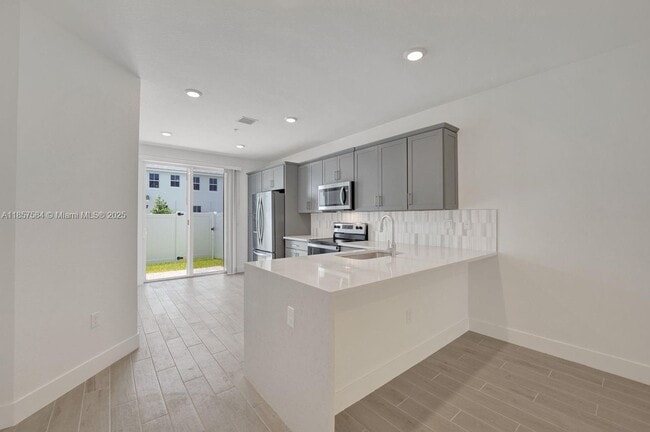 Building Photo - 133 SW 171st Ave