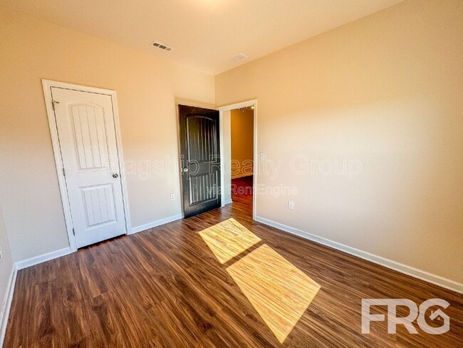 Building Photo - 202 Kenison Way