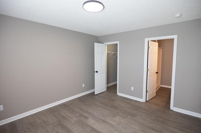 Building Photo - 130 Hawthorne Oaks Way