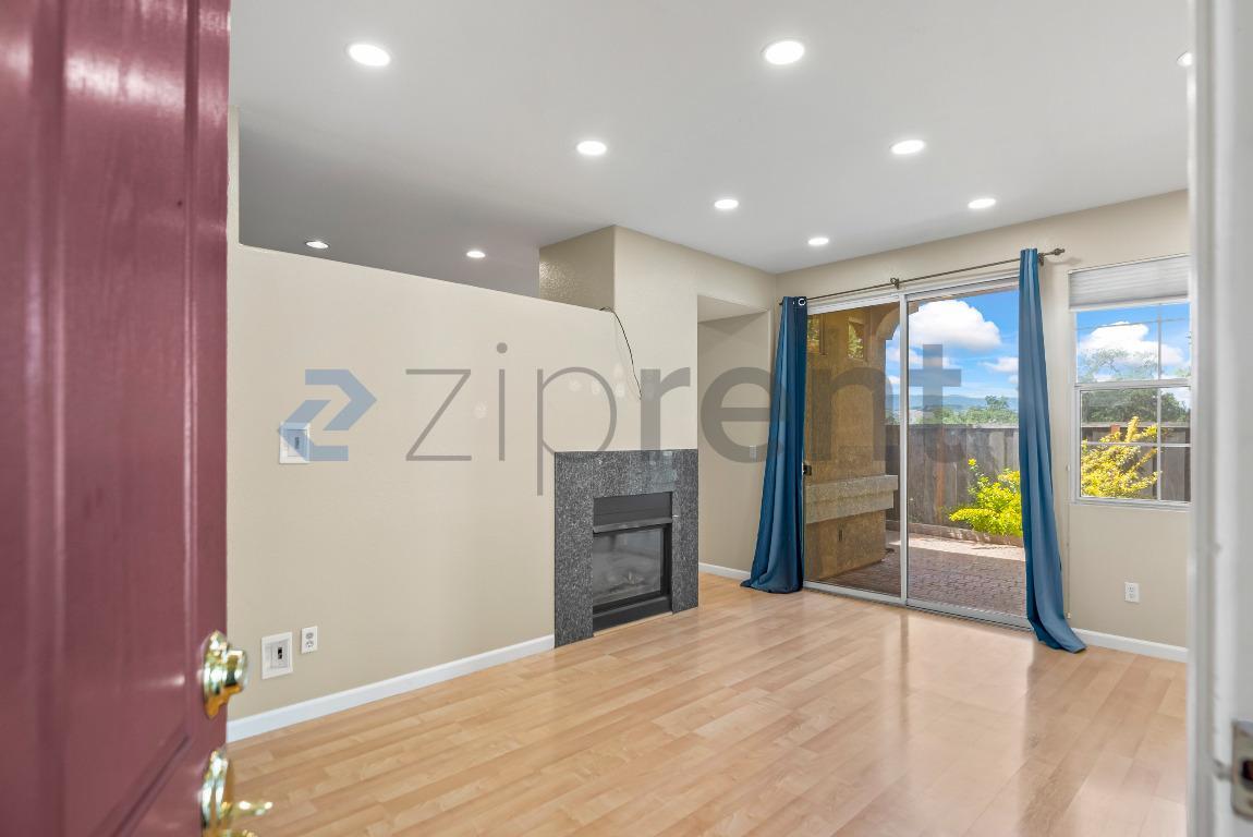 Building Photo - 916 Del Avion Ln