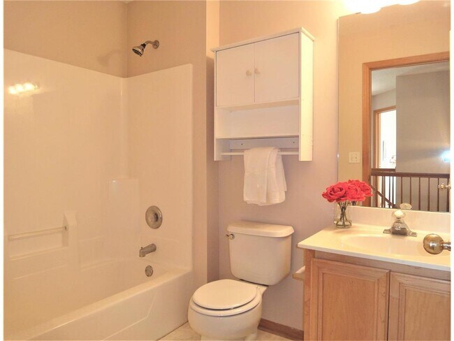 Building Photo - 9204 Holly Ln N