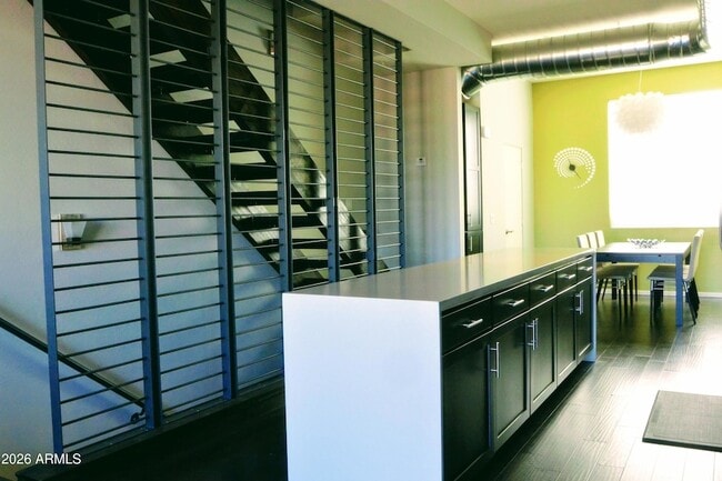 Building Photo - 516 E Ames Pl