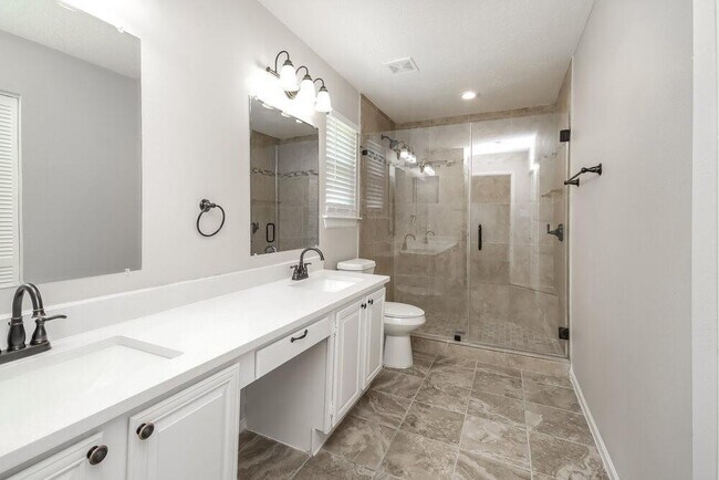 Building Photo - 2435 Country Pl Dr