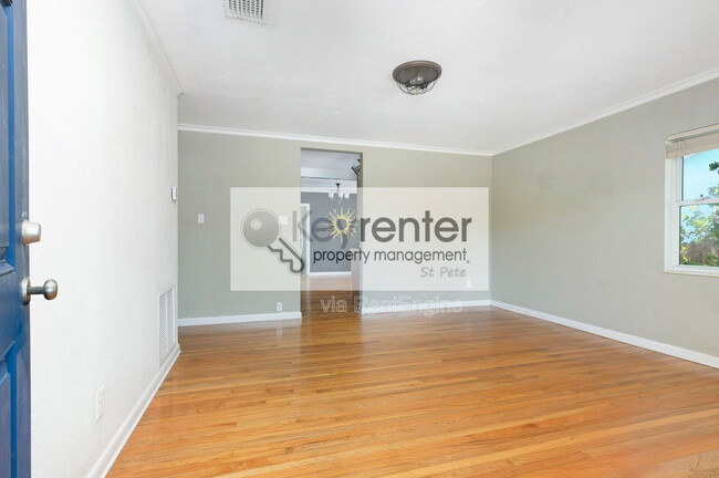Building Photo - 983 47th Ave N