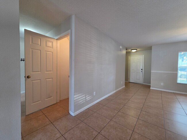 Building Photo - Four Bedroom Home at Waterford Trails in Orlando