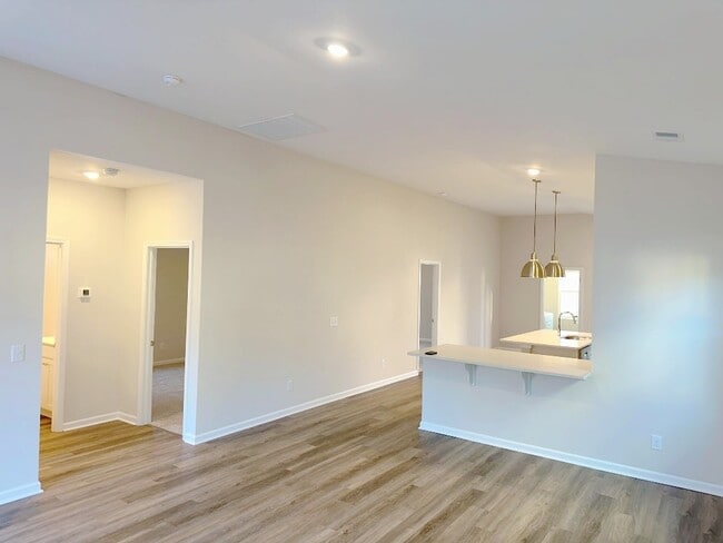 Building Photo - 192 Standing Oaks Dr