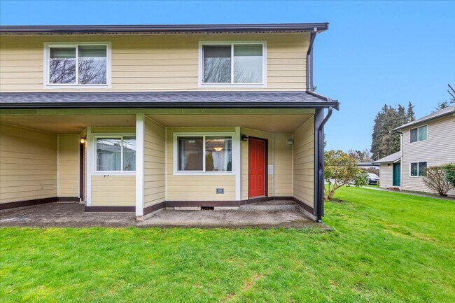 Building Photo - Monroe End Unit Townhome Unit A