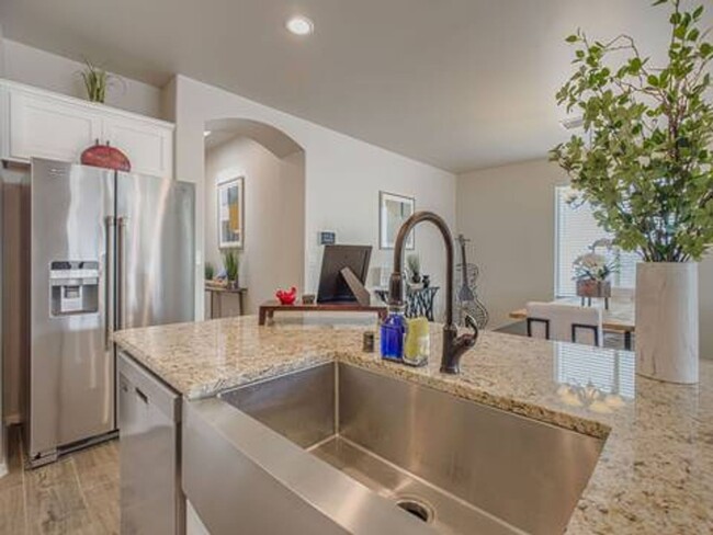 Building Photo - Beautiful East side House 3 Bed