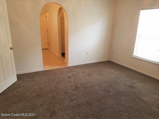 Building Photo - 888 Macon Dr