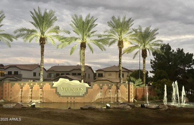 Building Photo - 10226 E Lakeview Ave