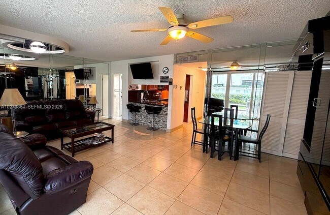 Building Photo - 3505 S Ocean Dr