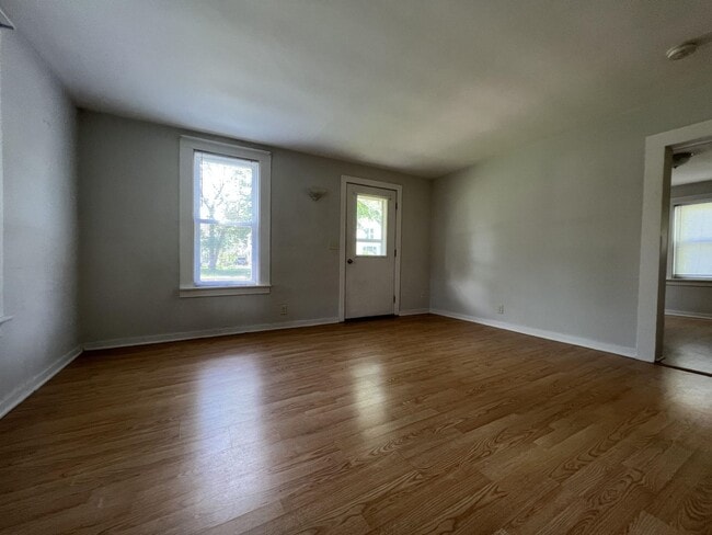 Building Photo - 613 N Dewey St