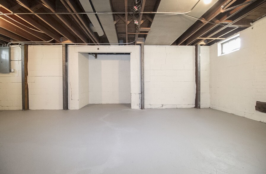 Building Photo - 2943 Escott Ave