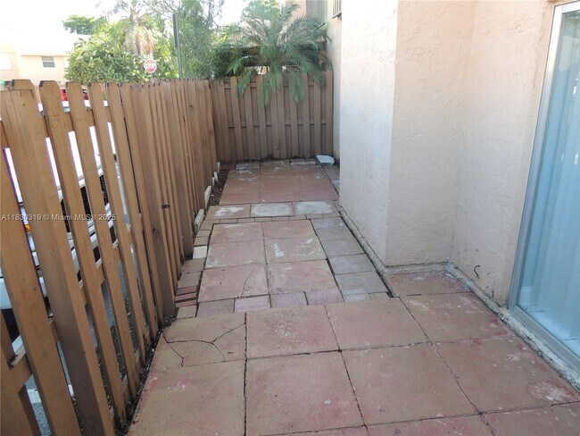 Building Photo - 15444 SW 85th Ln
