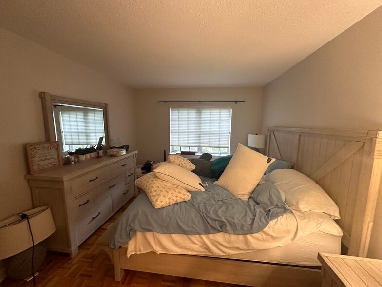 Building Photo - 51 Lake Shore Ct