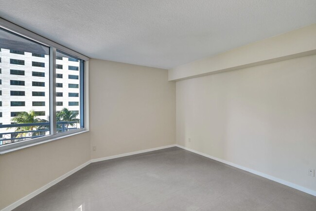 Building Photo - 335 S Biscayne Blvd