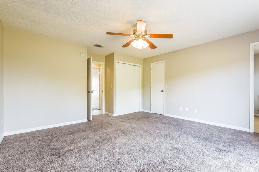 Building Photo - 13530 Texas Woods Cir