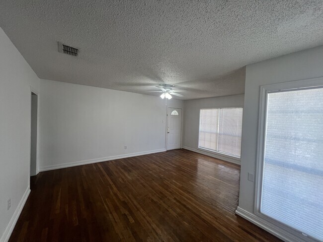 Building Photo - 2809 Elgin Ave