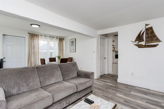 Building Photo - 508 NW 8th Ave