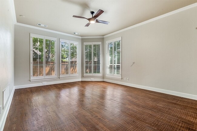 Building Photo - 901 Sandy Trail