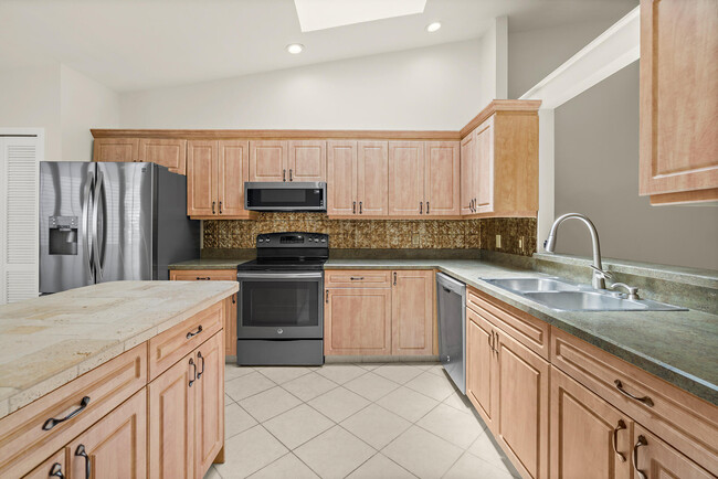Building Photo - 604 Parkside Pl