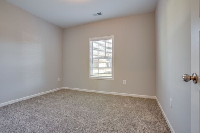 Building Photo - Free rent special!! (Qualified applicants ...