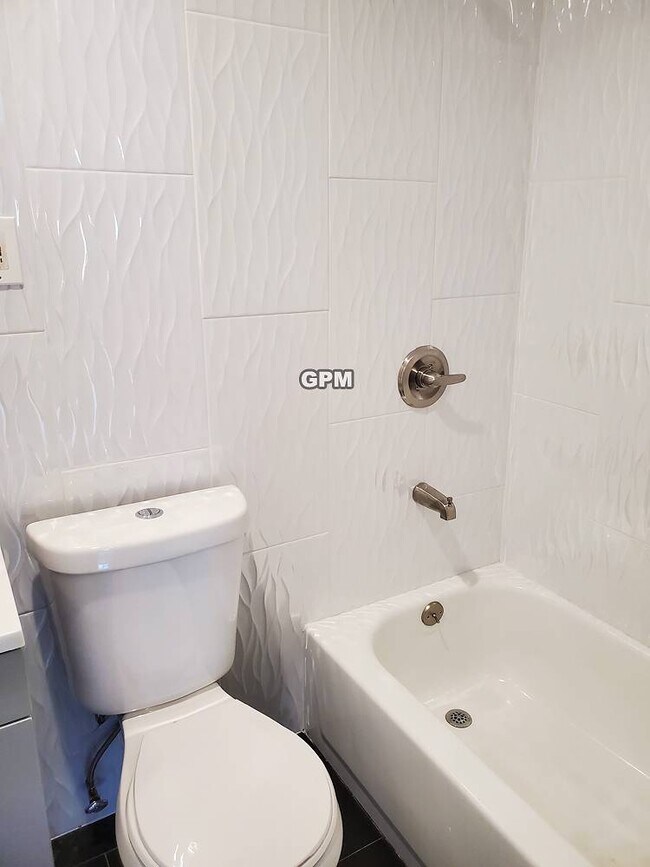 Building Photo - 5 Marlborough Rd