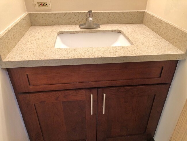 Building Photo - Century West 2 bedroom 2 bathroom 1 covere...