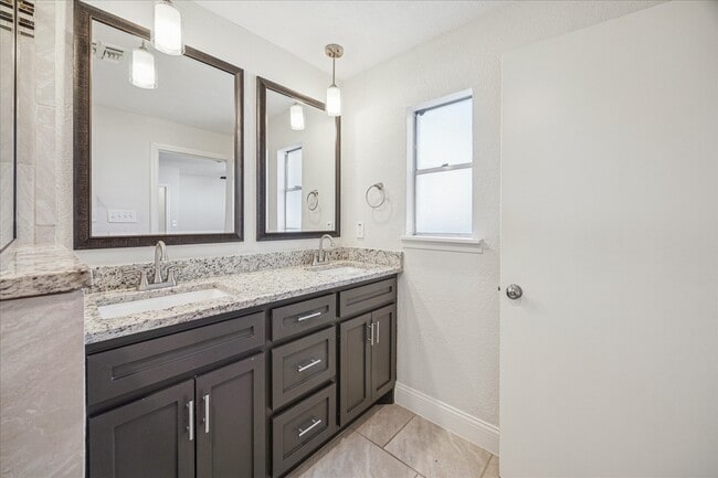 Building Photo - 5226 Nina Lee Ln