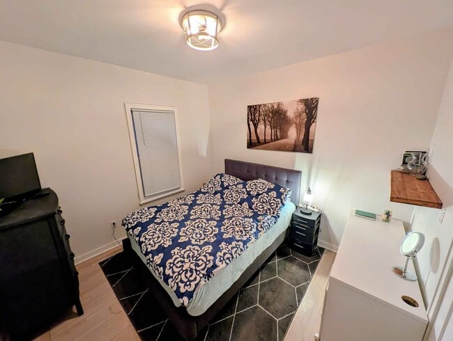 Building Photo - 2535 University Ave NE