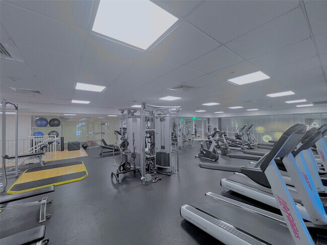 Building Photo - 511 SE 5 Ave