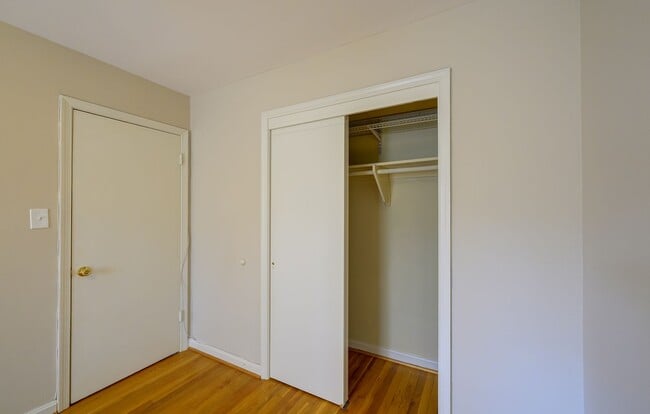 Building Photo - Well Maintained 3BR/2.5BA Home in Silver Spring