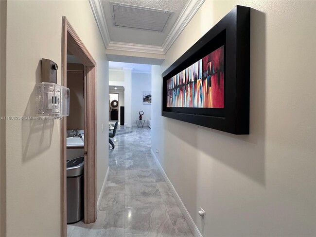 Building Photo - 375 Sabal Way