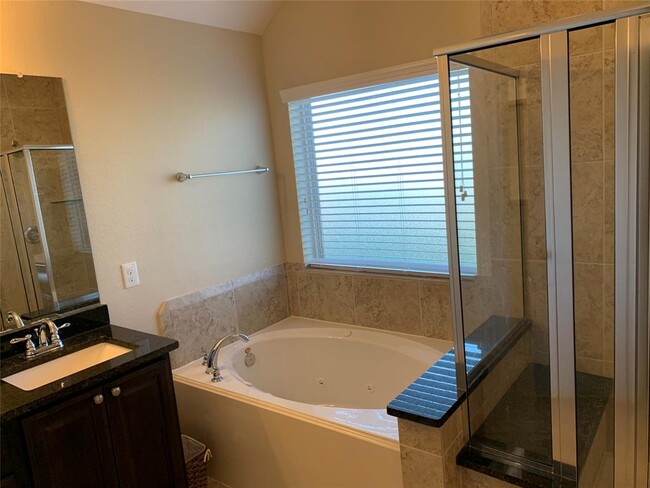 Building Photo - 8902 Pinenut Dr