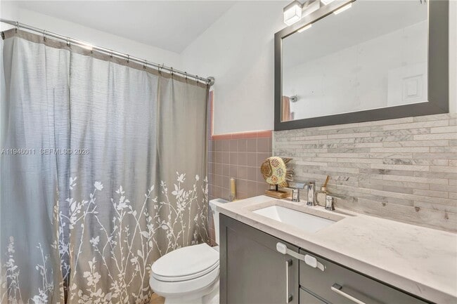 Building Photo - 709 SW 7th Ave