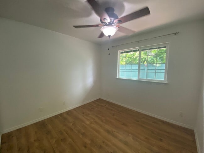 Building Photo - The Heart of Waimea 3BR/2BA with AC, Vaulted Ceilings, and Yard Service!
