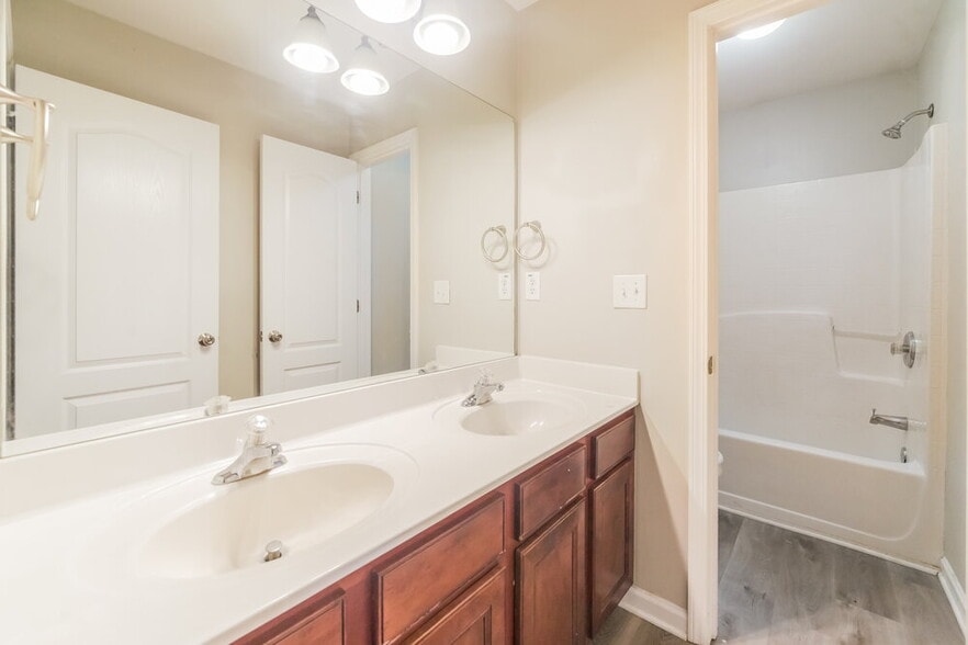 Building Photo - 4290 Rosehall Ct