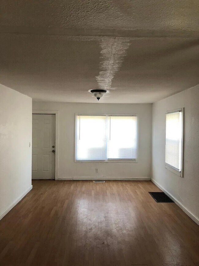 Building Photo - 1118 S Martin Luther King Jr Dr