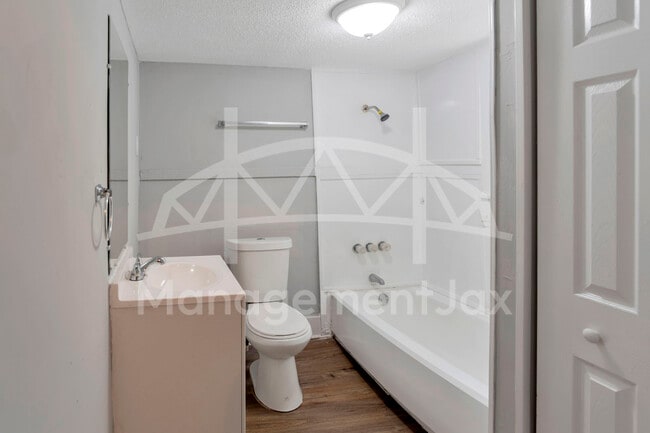 Building Photo - 1044 W 28th St