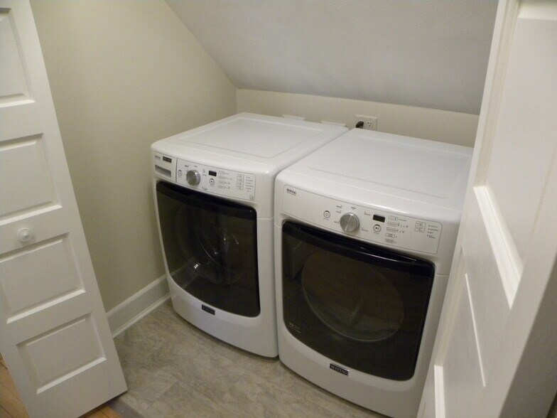 Laundry1 - 925 Vilas Ave
