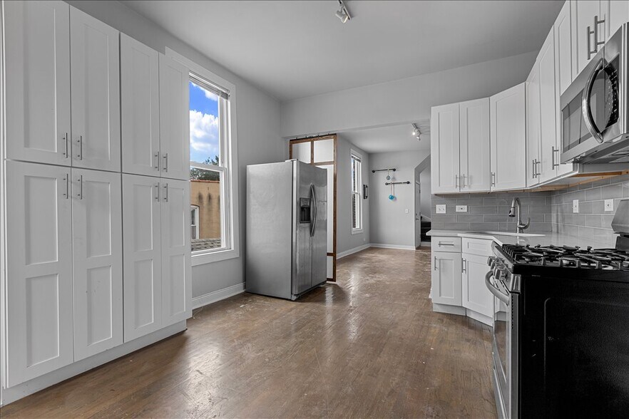 Building Photo - 1754 W 21st Pl